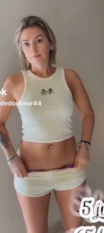 Full leaked Ptitebullededouceur private onlyfans photo