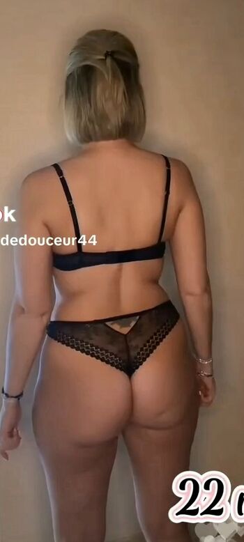 Full leaked Ptitebullededouceur private onlyfans photo