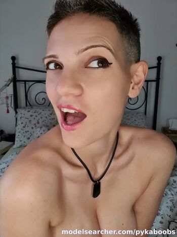 Pykaboobs