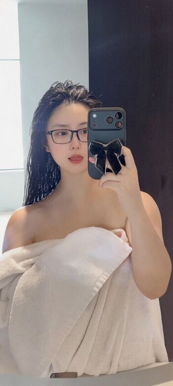 Full leaked Qiaoniutt page private onlyfans photo