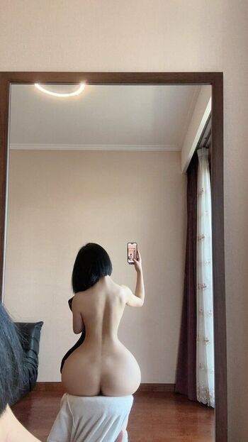 Full leaked Qiaoniutt page private onlyfans photo