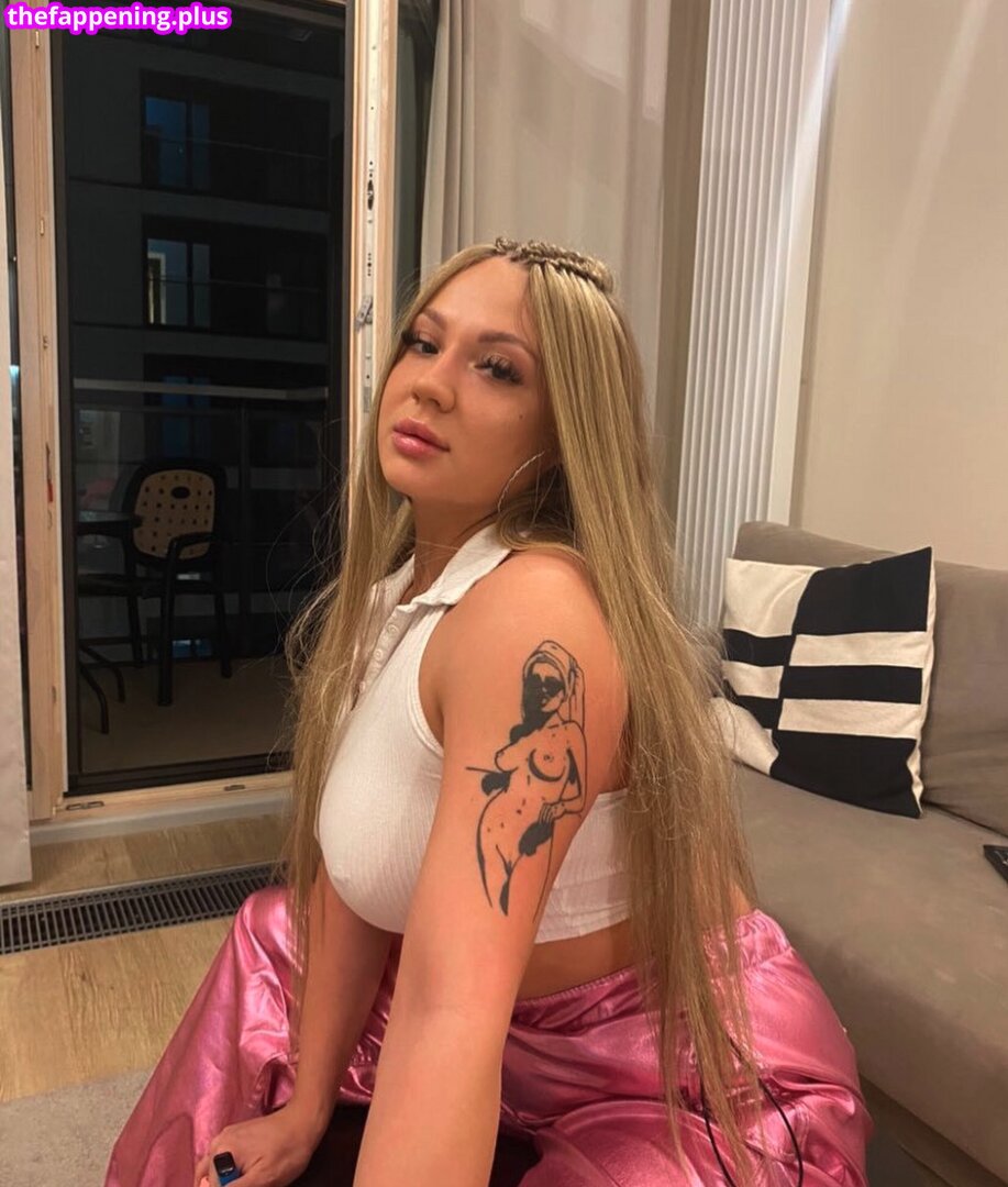 Queentesencja / _qqueentesencjaa_ 누드 OnlyFans 사진 #1
