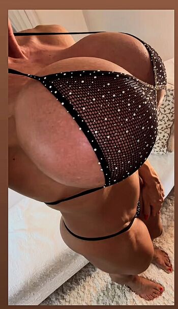 Full leaked Queenmuscleboobs private onlyfans photo