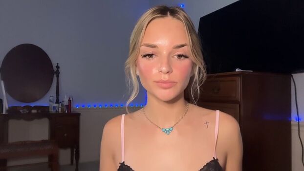 Full leaked Quinnfry private onlyfans photo