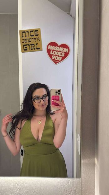 Full leaked Qveenjulia private onlyfans photo