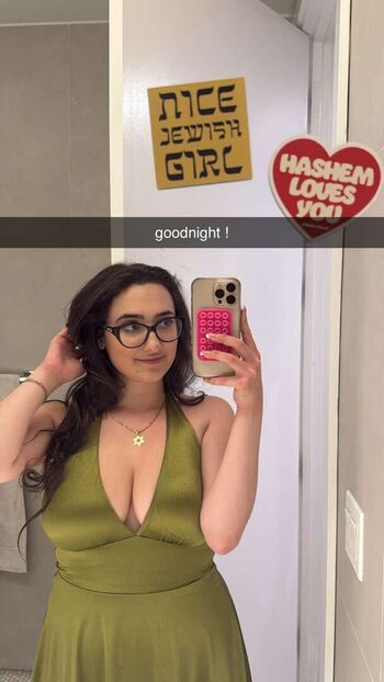 Full leaked Qveenjulia private onlyfans photo