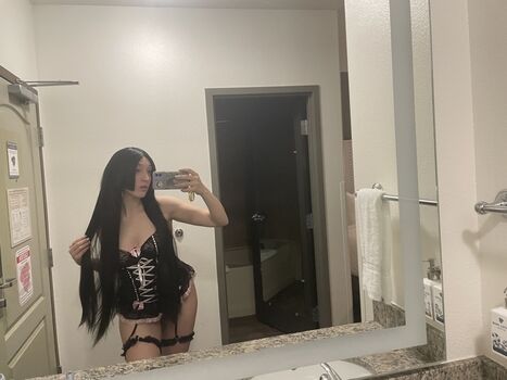 Full leaked Qweeneevee page private onlyfans photo