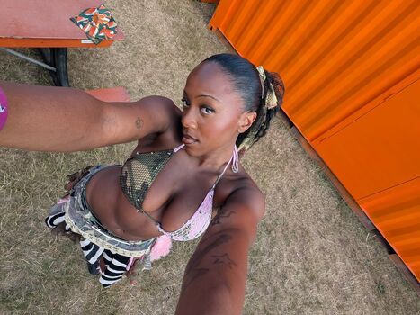 Full leaked Rachel chinouriri private onlyfans photo
