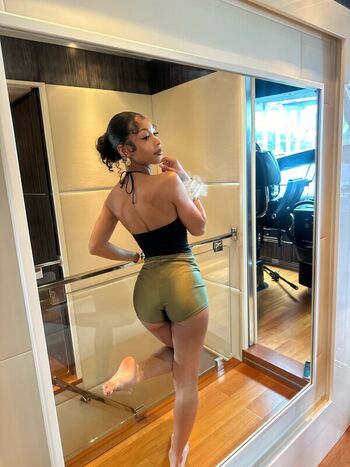 Full leaked Raeskeez private onlyfans photo