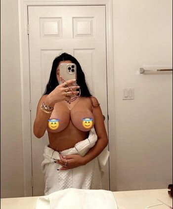 Full leaked Renukara private onlyfans photo