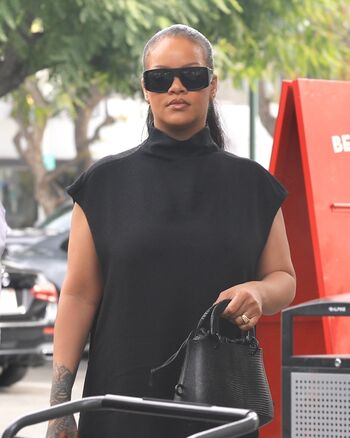 Full leaked Rihanna  page private onlyfans photo