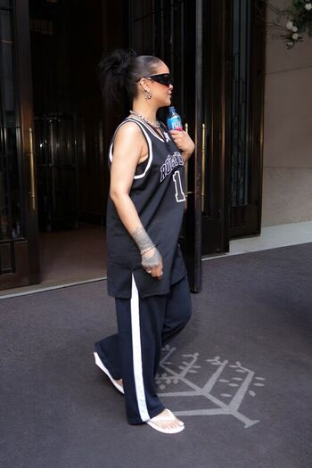 Full leaked Rihanna page private onlyfans photo