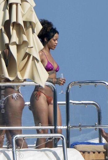 Full leaked Rihanna  page private onlyfans photo