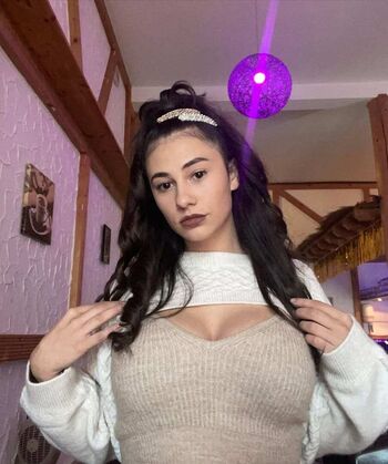 Full leaked Romanian girls page private onlyfans photo