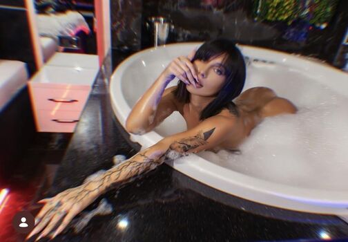 Full leaked Romanian girls private onlyfans photo