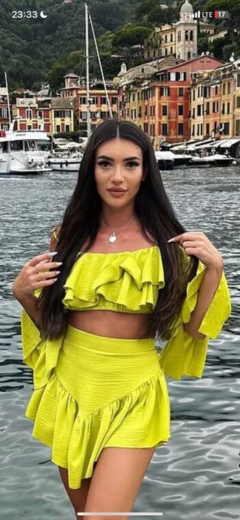 Full leaked Romanian girls page private onlyfans photo
