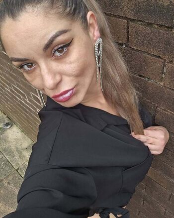 Full leaked Romanian girls private onlyfans photo