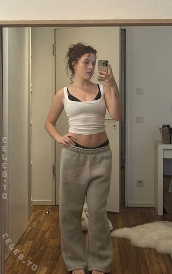 Full leaked Romina jana private onlyfans photo