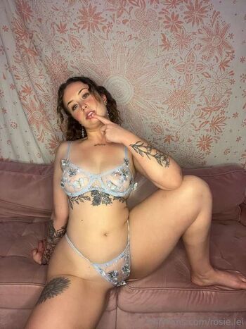 Full leaked Rosie lei page private onlyfans photo