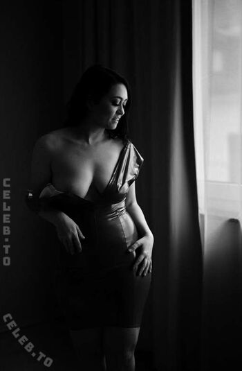 Full leaked Rowina offical private onlyfans photo