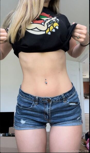 Full leaked Rowsvee private onlyfans photo