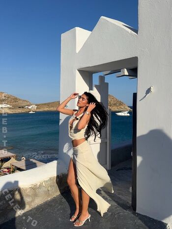 Full leaked Roxanarosuu private onlyfans photo