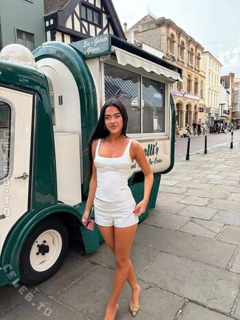 Full leaked Roxanarosuu private onlyfans photo