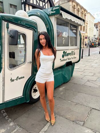 Full leaked Roxanarosuu private onlyfans photo