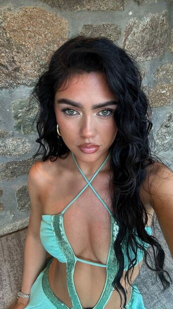 Full leaked Roxanarosuu private onlyfans photo