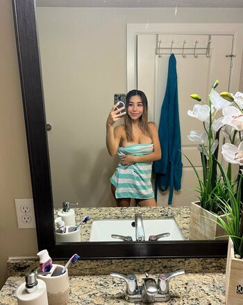 Roxannesimsxx leaked photo video viral