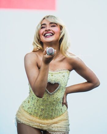 Full leaked Sabrina carpenter page private onlyfans photo