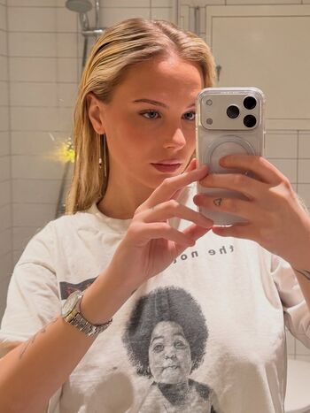 Full leaked Sagafrost page private onlyfans photo