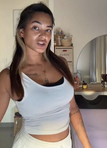 Samantha Merlos