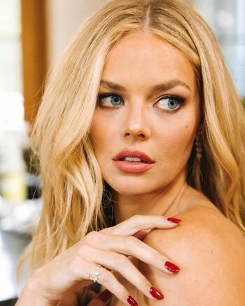 Full leaked Samara weaving page private onlyfans photo