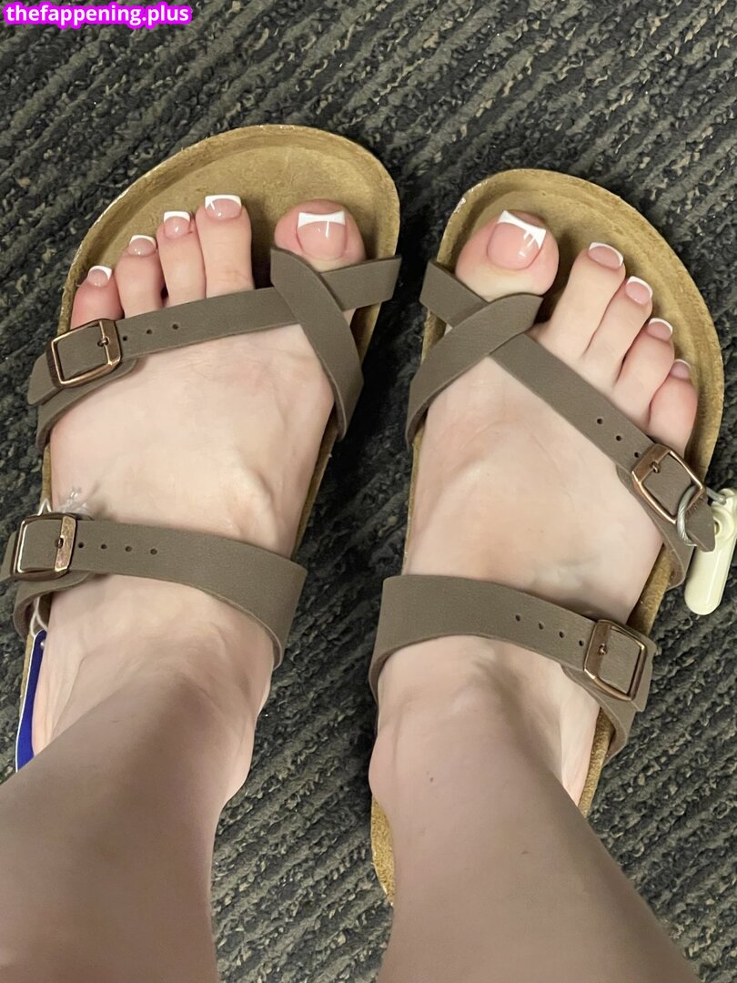 sandalsandfeet