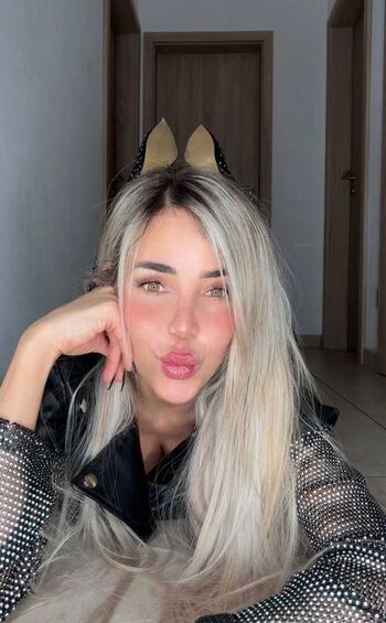 Full leaked Sandyleinof  page private onlyfans photo