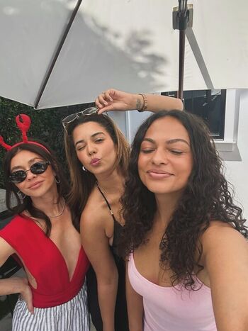 Full leaked Sarah hyland private onlyfans photo