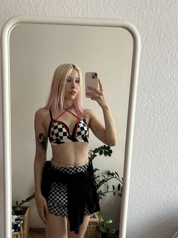 Full leaked Sarahtonin private onlyfans photo