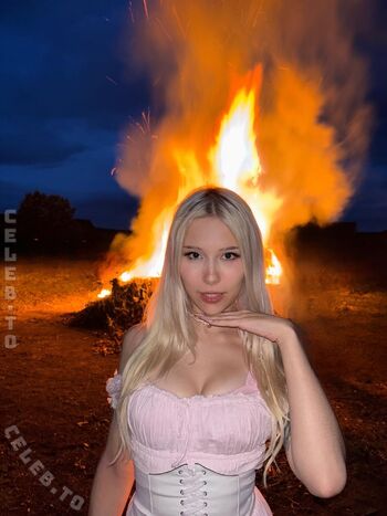 Sarahtoninx9_
