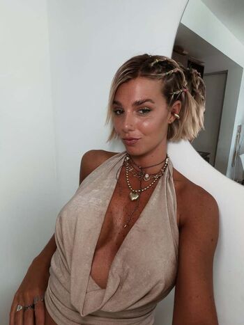 Full leaked Sariskleit private onlyfans photo