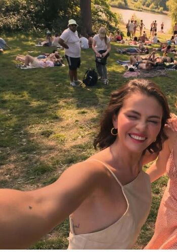 Full leaked Selena gomez page private onlyfans photo