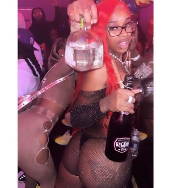 Full leaked Sexxy red  page private onlyfans photo