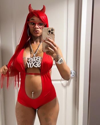 Full leaked Sexxy red  page private onlyfans photo