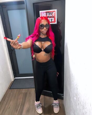 Full leaked Sexxy red page private onlyfans photo