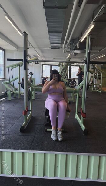 Full leaked Seymosuum private onlyfans photo