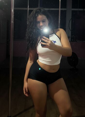 Full leaked Show your girlfriend private onlyfans photo