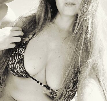 Full leaked Show your girlfriend private onlyfans photo