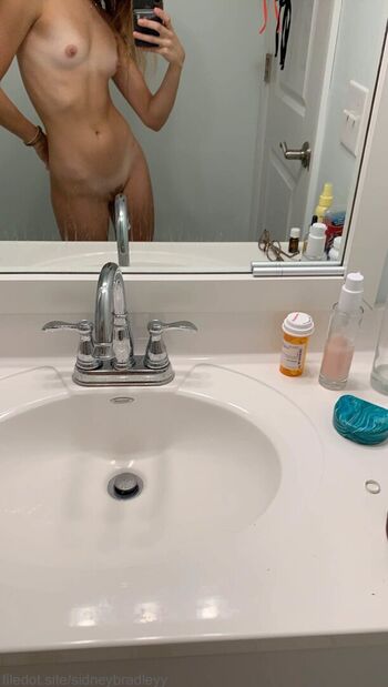 Full leaked Sidneybradleyy page private onlyfans photo