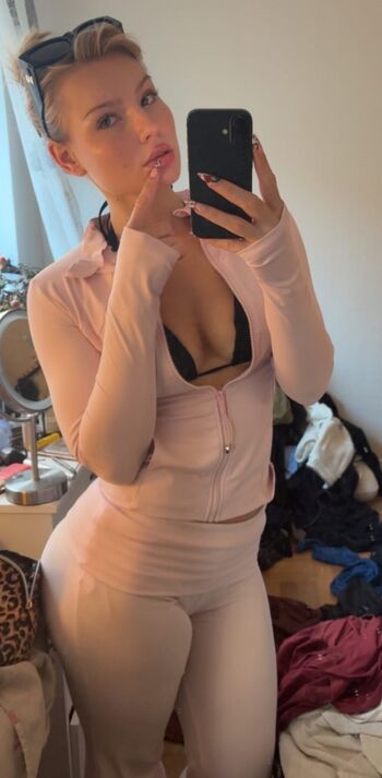 Full leaked Siri private onlyfans photo
