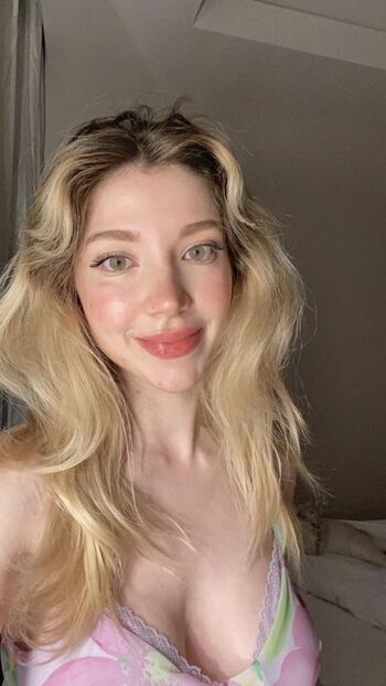 Full leaked Snowmaiid private onlyfans photo